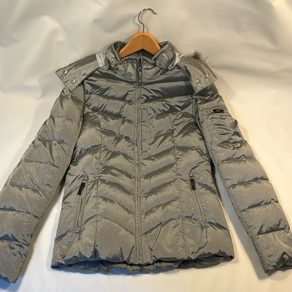 So cute new warm silver snow jacket, size large